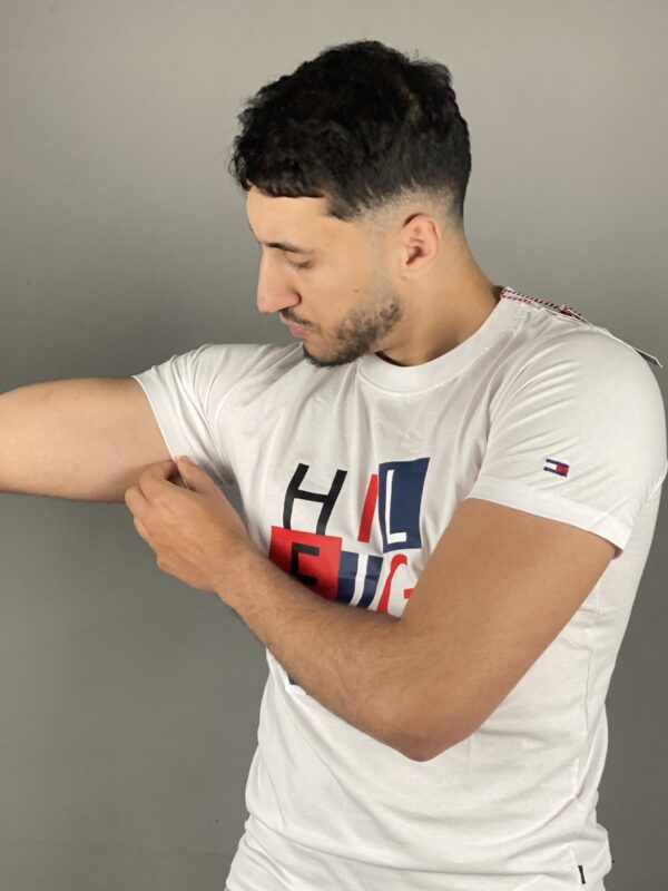 ⁦T-shirt tomy⁩ - الصورة ⁦4⁩