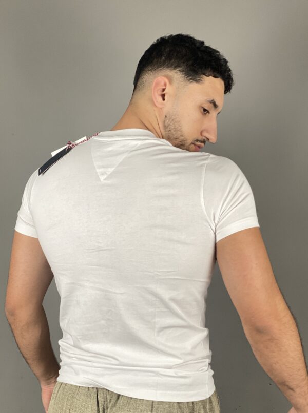 ⁦T-shirt tomy⁩ - الصورة ⁦6⁩